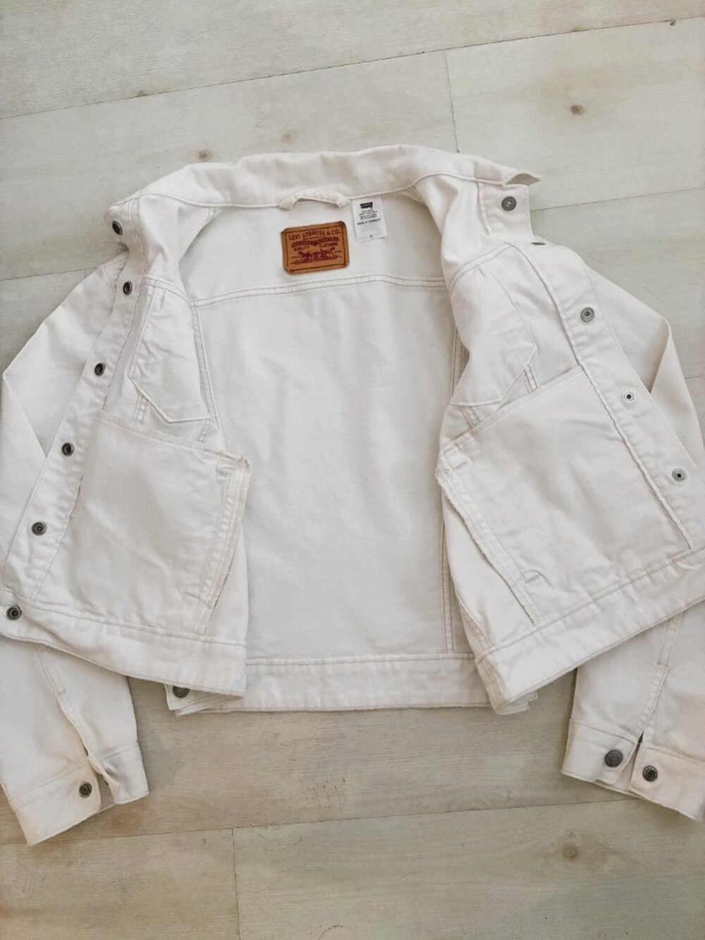 Levi's Women's Original Trucker Jacket White Stretch Denim Size L - Picture 2 of 5